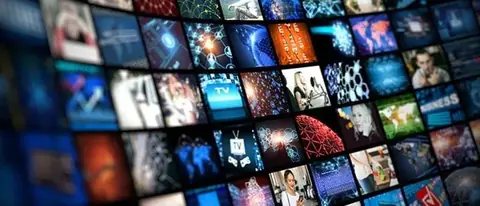 Mur d'écrans avec des chaînes TV en direct