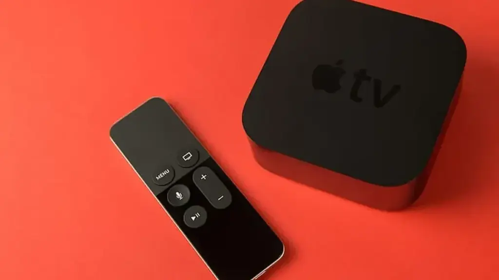 Boîtier Apple TV et sa télécommande pour regarder l'IPTV